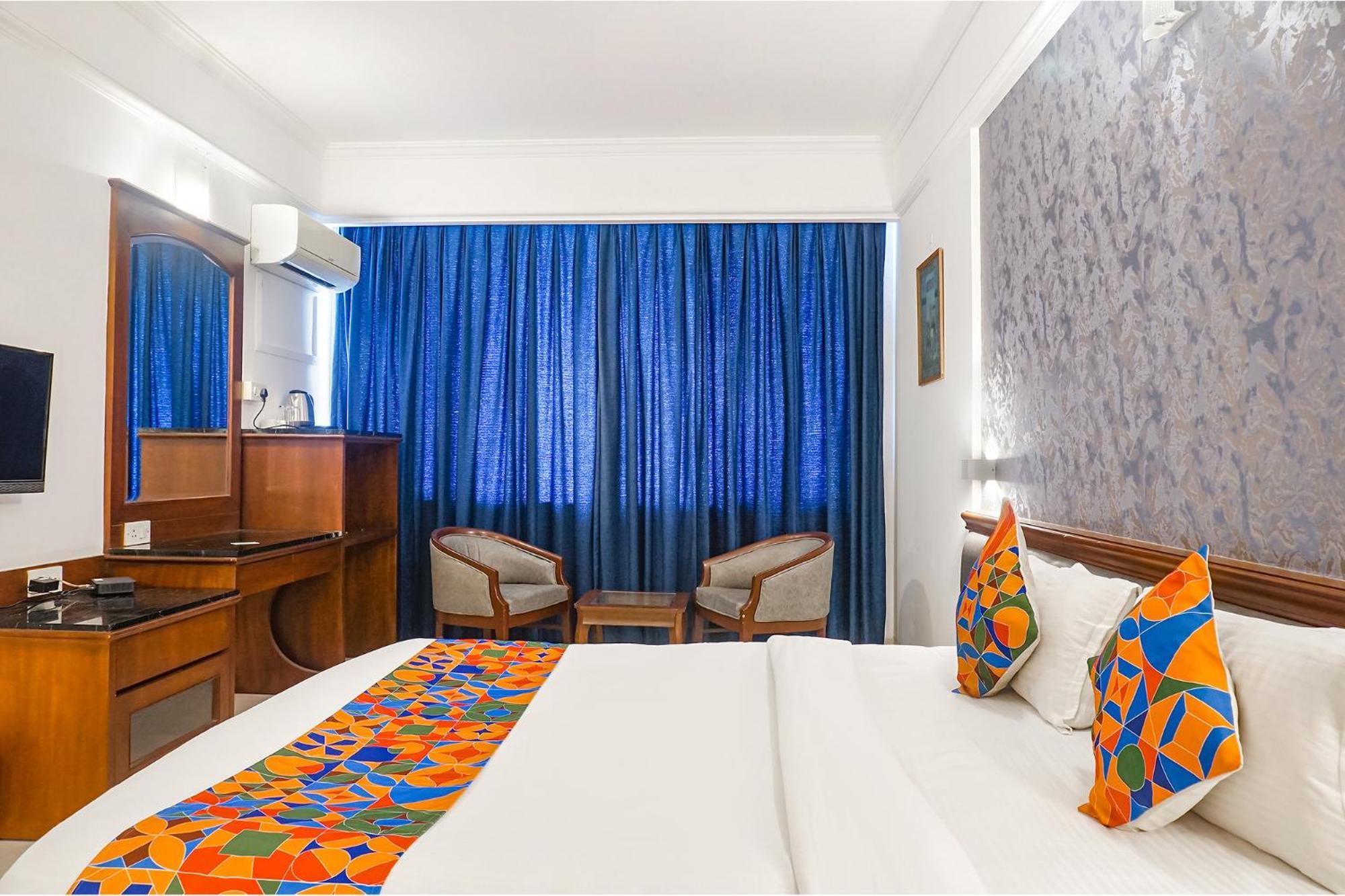 Hotel Fabhotel Prime Golden Emerald - Nr St Mary's Church Cni